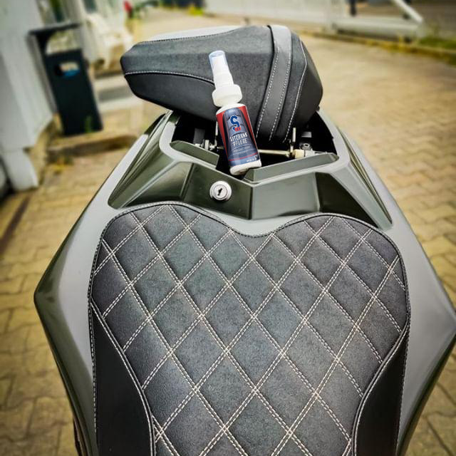 Entretien de selle "S100" pour moto